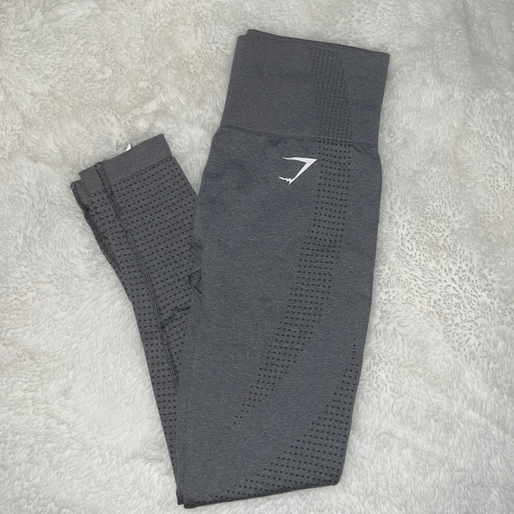 Gymshark Vital Seamless Leggings. Gray. Size XS. Factory defect- logo. Like new.